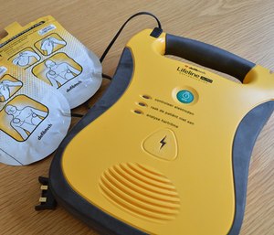 A study by the American Heart Association found that cardiac arrest survival greatly increases when a bystander uses an AED before responders arrive.