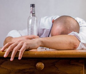 Chronic alcohol abusers are at triple risk of developing Wernicke's encephalopathy