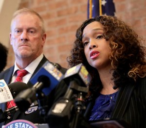 Maryland State Attorney Marilyn Mosby, right, speaks during a news conference announcing the indictment of correctional officers, in Baltimore. (Photo/AP)