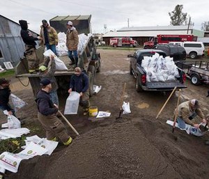 Members of the Maxwell Fire Department fill sandbags as the town prepares for another storm, Sunday, Feb. 19, 2017, in Maxwell, Calif. (Paul Kitagaki Jr./The Sacramento Bee via AP)