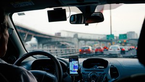 Uber and Lyft are joining forces to help abuse survivors find shelter during the pandemic. Image: Unsplash