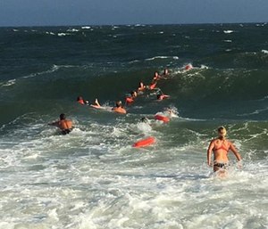 Twenty-five to 30 people formed a human chain to rescue Pete Peterson. (Photo/Troy Perkins, U.S. Coast Guard)