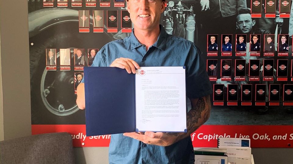 Off-duty Calif. firefighter rescues 10 struggling surfers