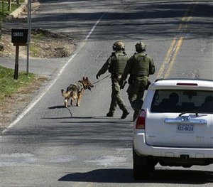 A FBI K-9 unit searches an area in Annandale, Va., Tuesday, March 31, 2015. (AP Image)