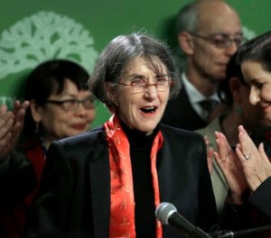 In this Jan. 4, 2017 file photo, Oakland, Calif., Mayor Libby Schaaf, right, applauds as newly named Oakland Chief of Police Anne Kirkpatrick, center, is introduced during a media conference in Oakland.