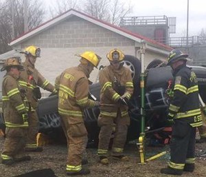 EMT students and a rescue class use a problem-based learning approach to extricate a patient.