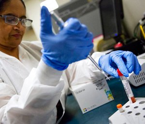 U.S. health officials on Friday said fewer visits to the doctor last week were for flu symptoms. (Photo/AP)