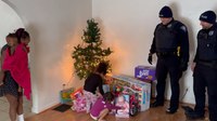 Ind. officers save Christmas for family after presents knabbed by burglar