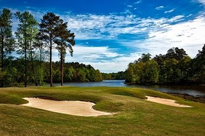 Golf course as a vacation destination (Photo/Pixabay)