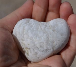A good tip for donating is to never give over the phone and, when in doubt, give locally. (Photo/Pixabay)