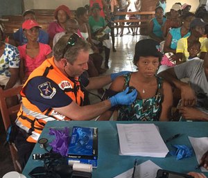 United Hatzalah Paramedic Dovi Maisel and CEO of Jet911 treat patients in Haiti this week following the devastation left by hurricane Matthew. (Photo/United Hatzalah)