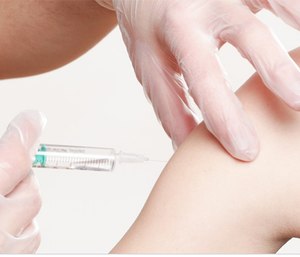 Usually only nurses and doctors are allowed to give the vaccine. (Photo/Pixabay)