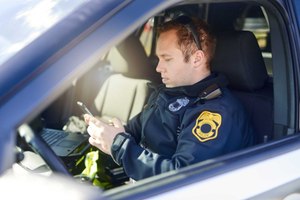 An integrated records management system helps officers avoid information overload by surfacing the most relevant data first. (photo/iStock)