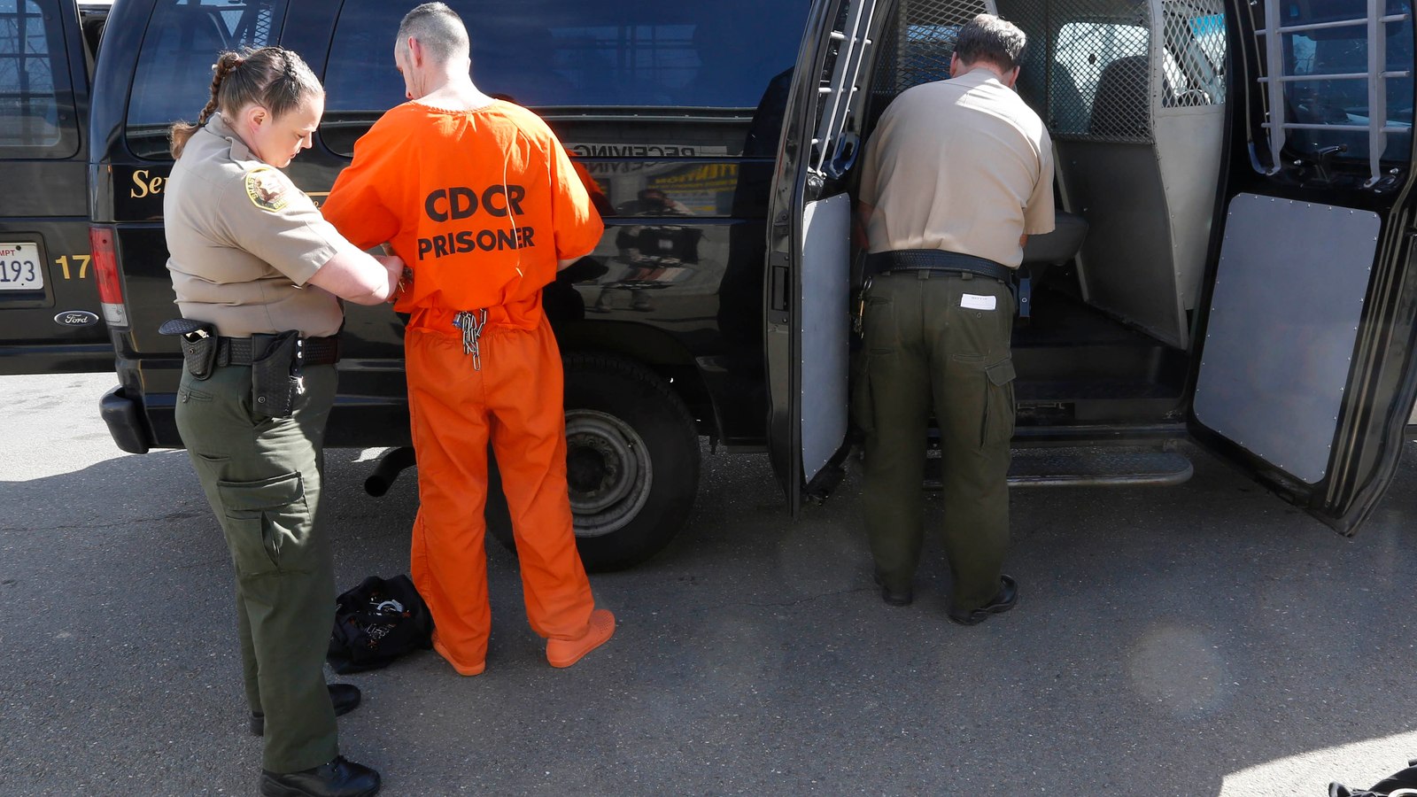 4 ways to minimize safety risks during inmate transport
