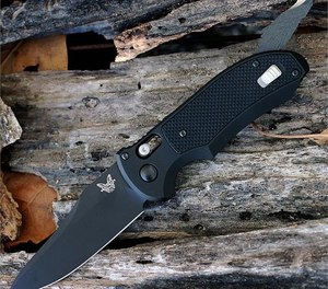 You never know when the knife in your pocket may come in handy during an emergency. (image/Benchmade Knives)