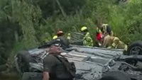 Fla. deputy, Amazon driver rescue 3 people after car flips in canal
