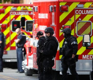 SWAT teams and police respond to reports of a shooting on campus at Ohio State University, Monday, Nov. 28, 2016, in Columbus, Ohio. (AP Photo/John Minchillo)
