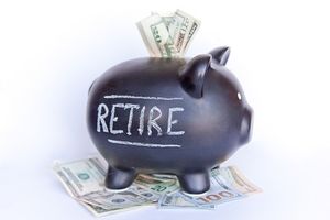 der kan være nogle økonomiske incitamenter i den offentlige sikkerhedsverden til at blive ombord et år eller deromkring efter din berettigede pensionsalder.