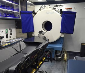 Mobile stroke unit response significantly decreases the interval from symptom onset to the initiation of thrombolytic therapy without an increased risk of adverse events.