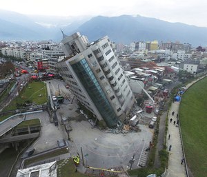 At least four buildings in worst-hit Hualien county leaned at sharp angles, their lowest floors crushed into mangled heaps of concrete, glass, iron and other debris. (Photo/AP)
