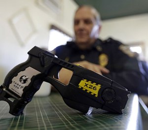 Move to TASER range only when the decision has been made to attempt a TASER deployment. (Photo/AP)