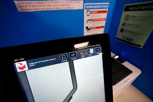A touchscreen voting machine and printer are seen in a voting booth, in Paulding, Ga. Image: AP Photo/Mike Stewart