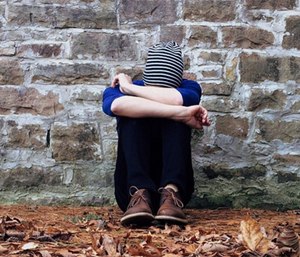 I ask if I can get them anything, I ask if I can call anyone for them. I ask, but I don't feel. (Photo/Pixabay)