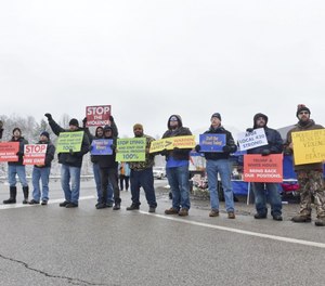 Hazelton employees picket for understaffing awareness. (Photo/Dominion Post)