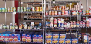 Food pantries and soup kitchens have to be ready when holidays like Thanksgiving approach. Image: Chris Light / CC BY-SA