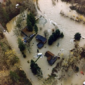 Flooding on the Cedar River in 1990 inundated homes in King County, Washington, a site that has now been restored to a natural floodplain.Image courtesy of King County, Washington