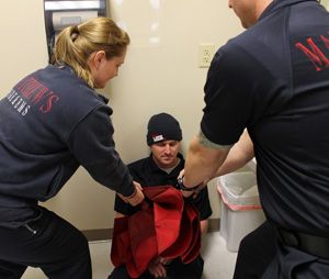 4 tips to safely lift patients, reduce the risk of EMS injury