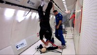 Performing chest compressions in weightlessness