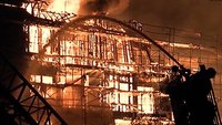 Massive blaze destroys L.A. apartment complex
