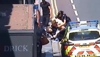 UK teen tackles man who attacked cops