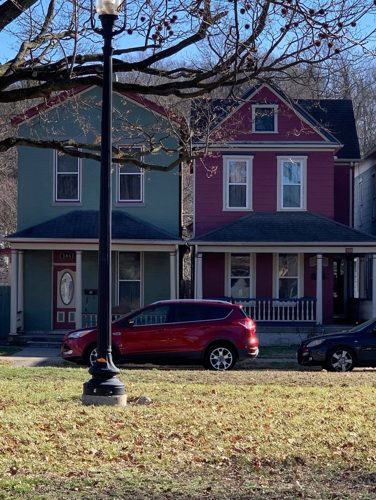 Tight spacing and physical barriers may make a 360 walkaround more challenging. Here, a wider walk around the adjacent house is probably still worth the additional few seconds it would take to get to the rear, or forcing entry through the adjacent house would be justified.
