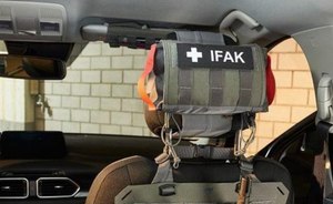 The TT Head Rest IFAK uses the inclusive “IFAK” hook-and-loop patch for color-marked, attaching straps that can be accessed from either side.