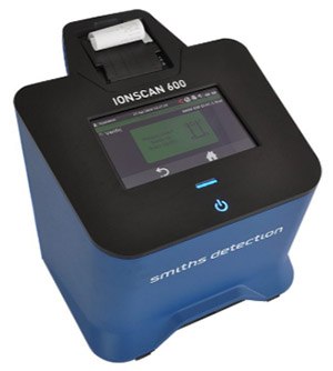 The IONSCAN 600 can be used to analyze samples swabbed from hands, bag handles and other surfaces to detect traces of explosives or narcotics.