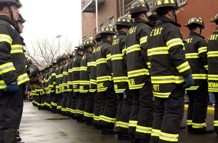 Les pompiers probatoires doivent gagner leur place dans le service.